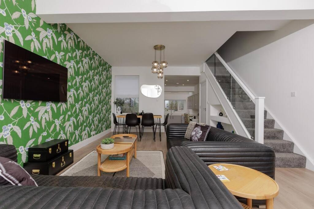 82 Van Road Карфили Екстериор снимка