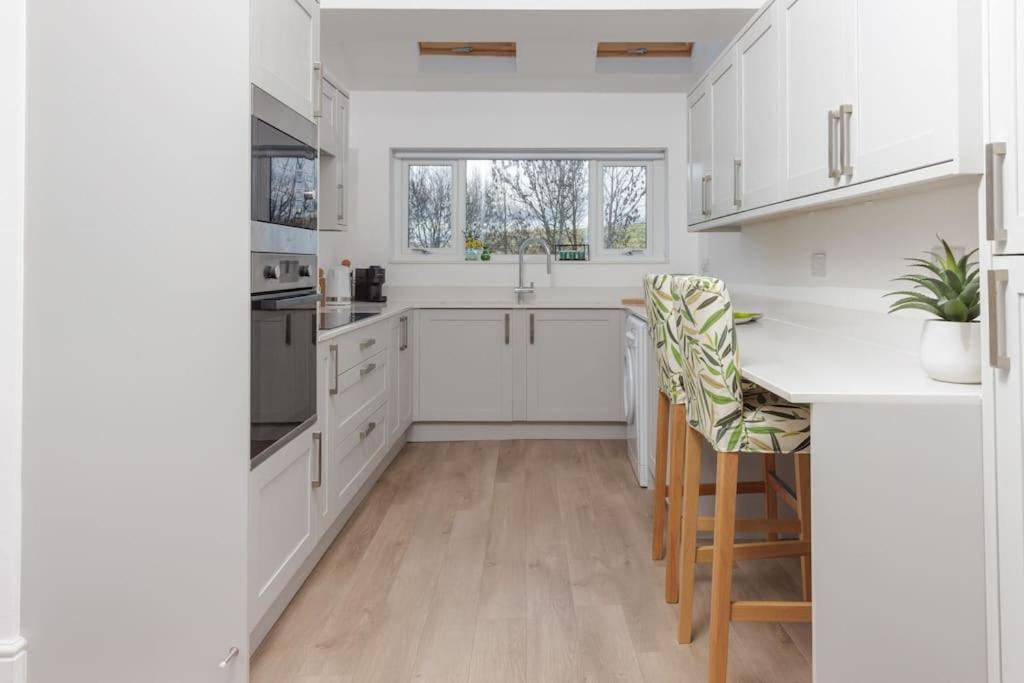 82 Van Road Карфили Екстериор снимка