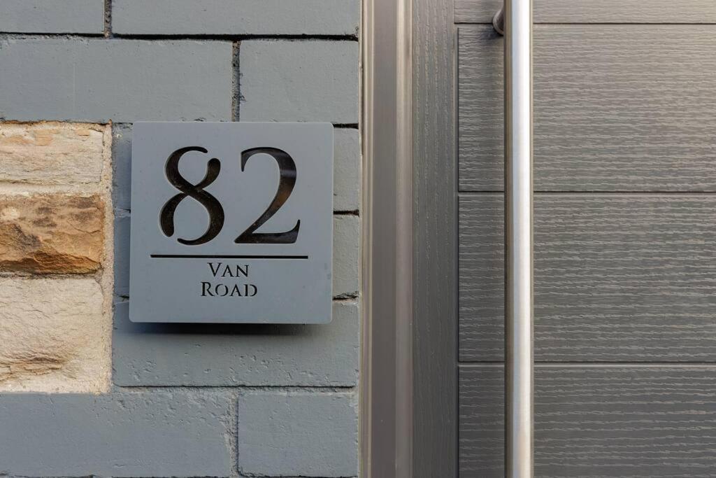 82 Van Road Карфили Екстериор снимка